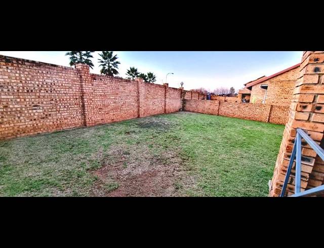 2 BEDROOM TOWNHOUSE FOR SALE IN KOOKRUS